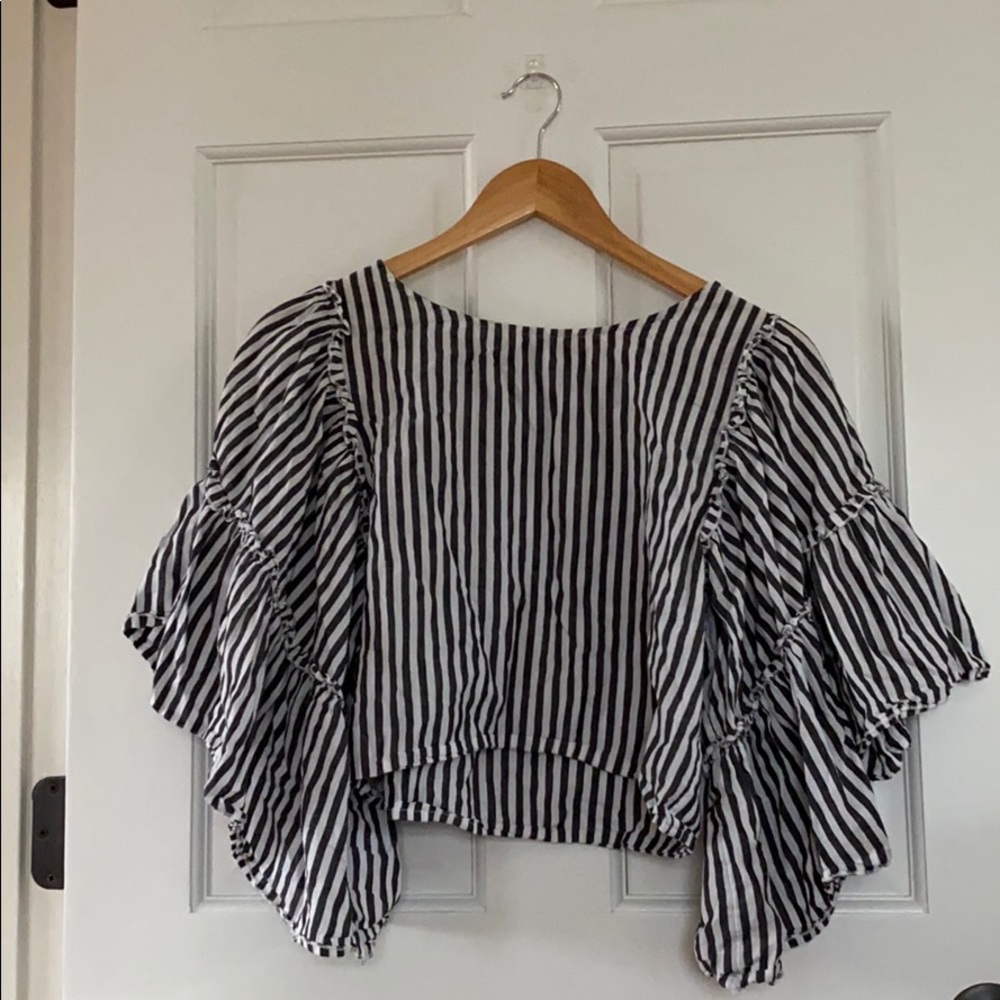 Hollisters women’s ruffle top